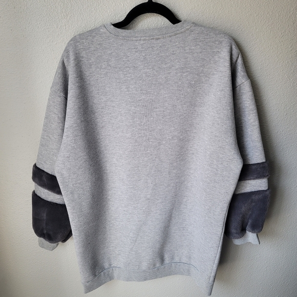Lea and Viola Oversized Faux Fur Cuff Crew Neck Sweatshirt, Size Medium, Grey - Picture 5 of 8
